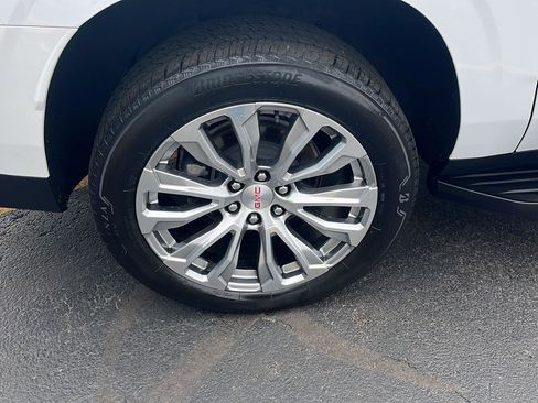 Used 2023 GMC Yukon XL SLT w/ SLT Luxury Package image 36