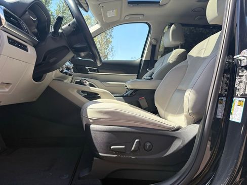 Used 2022 Kia Telluride EX w/ EX Premium Package FWD image 9