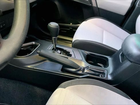 Used 2018 Toyota RAV4 LE AWD/4WD image 16