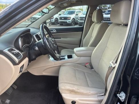 Used 2017 Jeep Grand Cherokee Laredo w/ Quick Order Package 23E AWD/4WD image 16