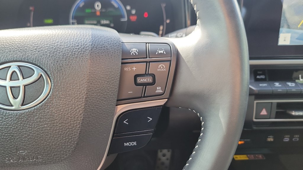 Used 2025 Toyota Camry SE w/ Multimedia Upgrade Package FWD image 21