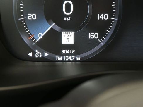 Used 2020 Volvo XC40 T5 Momentum w/ Protection Package Premier image 24