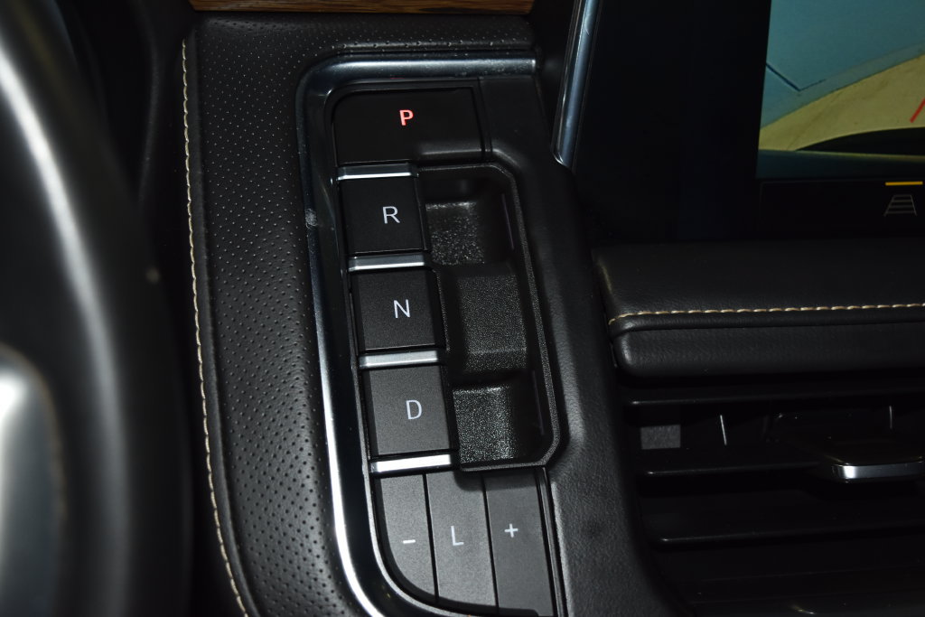 Used 2023 Chevrolet Tahoe Premier AWD/4WD image 12