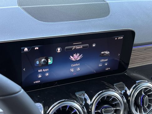 New 2026 Mercedes-Benz GLB 250 4MATIC image 18