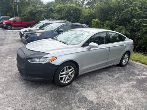 Used 2016 Ford Fusion SE FWD image 1