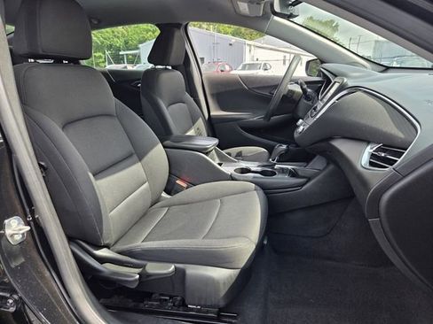 Used 2018 Chevrolet Malibu LT FWD image 18