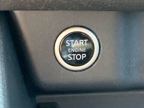 Used 2023 Nissan Rogue SV image 33