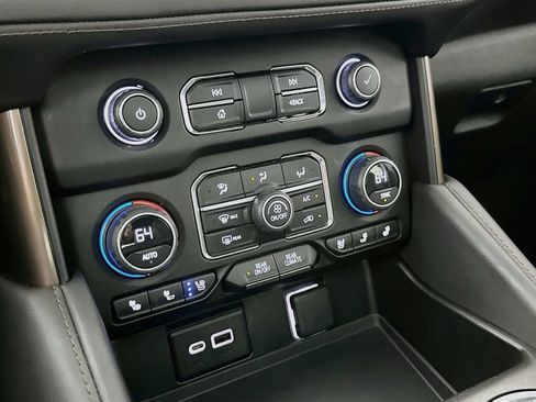 Used 2023 Chevrolet Suburban High Country AWD/4WD image 16