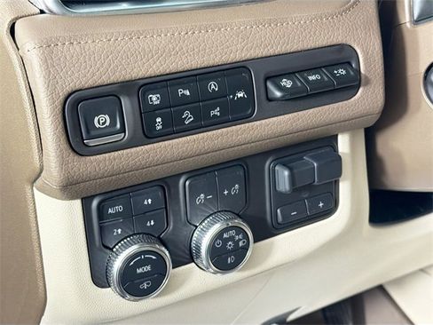 Used 2024 GMC Yukon Denali image 10