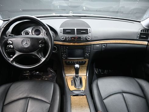Used 2009 Mercedes-Benz E 350 4MATIC Sedan image 17