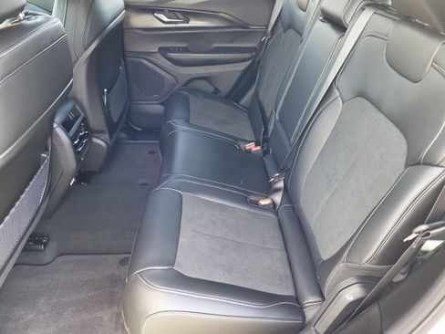 New 2025 Jeep Grand Cherokee Altitude image 23