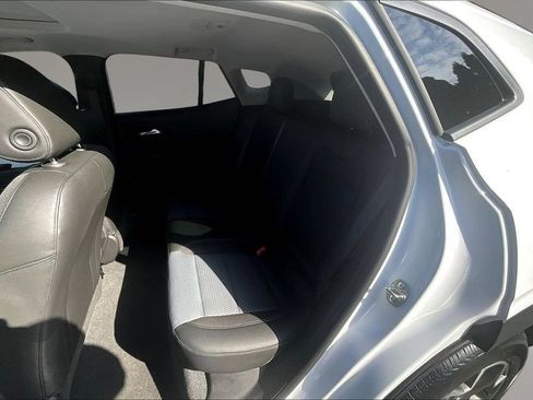 Used 2025 Chevrolet Trax LT w/ Sunroof Package FWD image 19