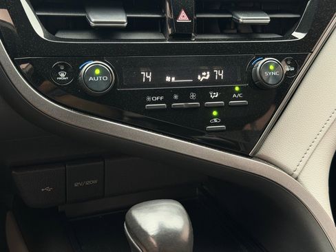 Used 2024 Toyota Camry SE w/ Convenience Package image 27