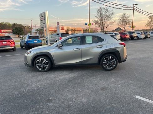 Used 2019 Lexus UX 200 w/ Premium Package image 38