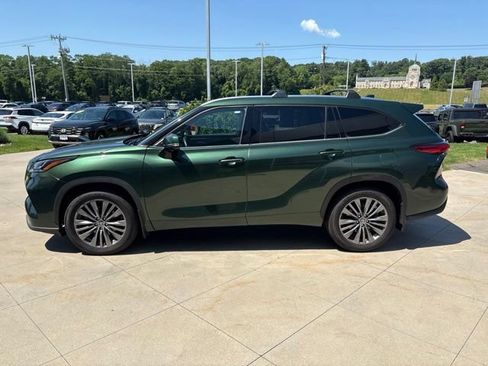 Used 2023 Toyota Highlander Platinum AWD/4WD image 4