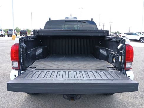 Used 2019 Toyota Tacoma TRD Off-Road image 27