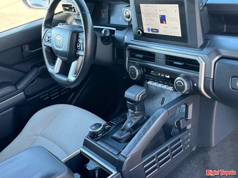 Certified 2025 Toyota 4Runner SR5 AWD/4WD image 13