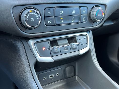 Used 2024 GMC Terrain SLE image 26