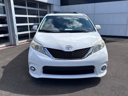 Used 2012 Toyota Sienna SE FWD image 9