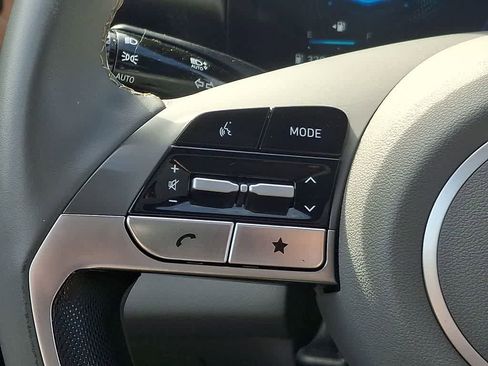 Used 2025 Hyundai Elantra SEL image 22