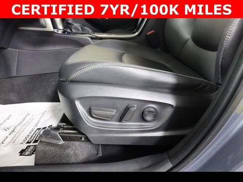 Used 2022 Toyota Corolla Cross XLE image 13