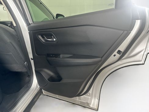 Used 2024 Nissan Rogue SV AWD/4WD image 29