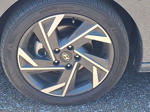 Used 2025 Hyundai Elantra Sport image 15