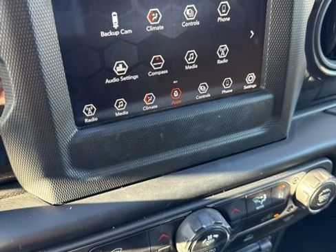 Used 2022 Jeep Wrangler Unlimited Sport image 23