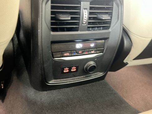 Used 2020 BMW 330i xDrive Sedan w/ Premium Package image 26