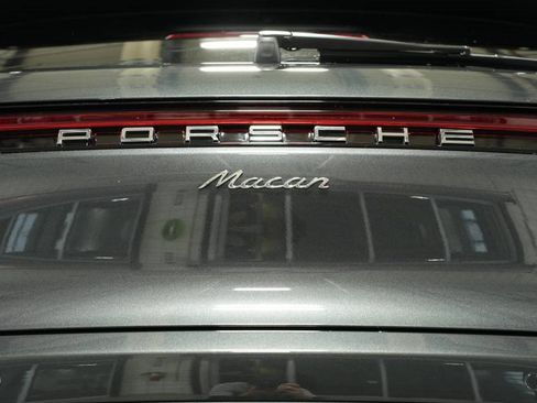 Used 2025 Porsche Macan image 38