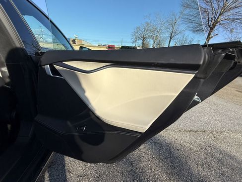 Used 2020 Tesla Model S Long Range Plus image 24