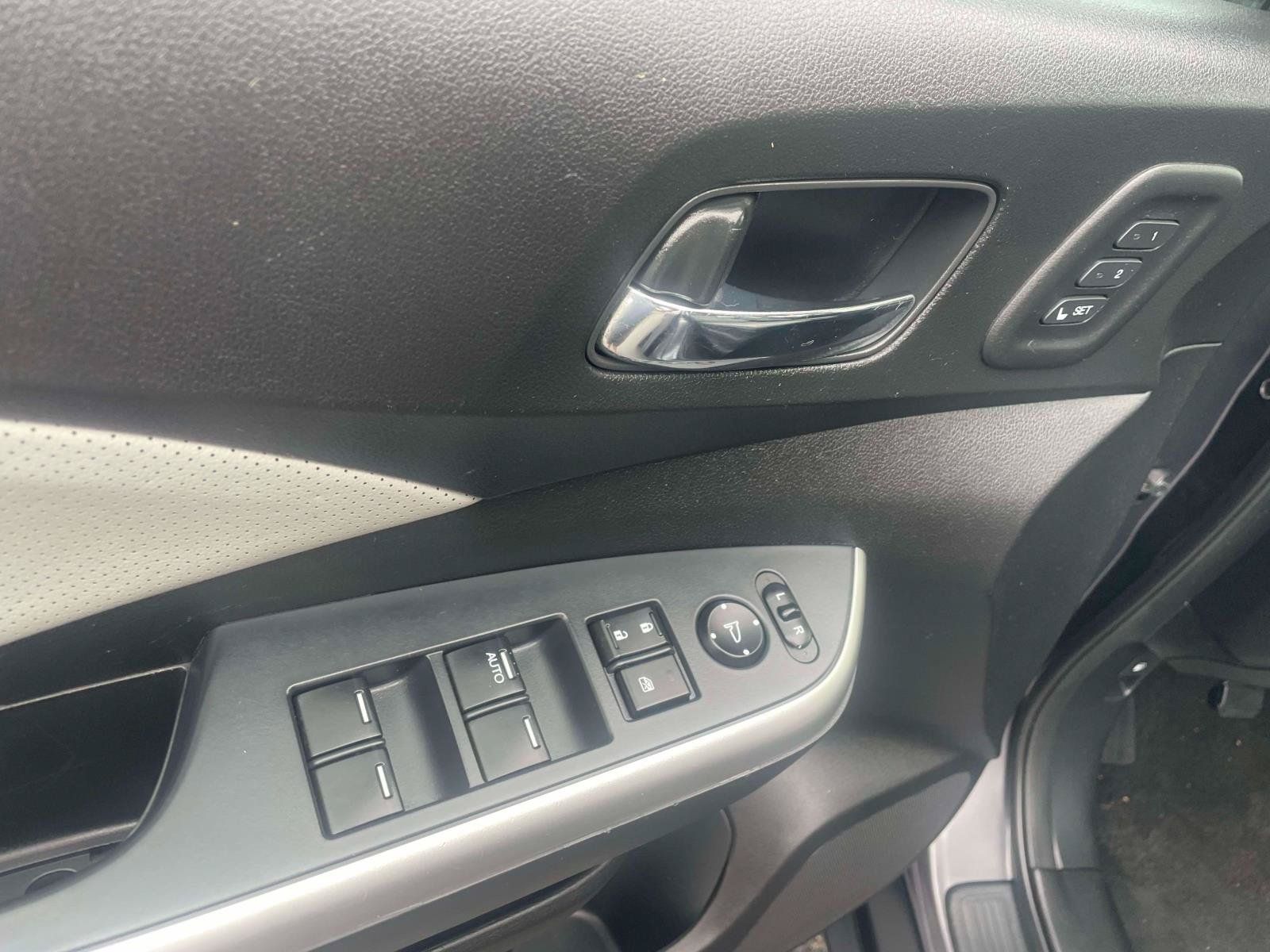 Used 2015 Honda CR-V Touring image 11