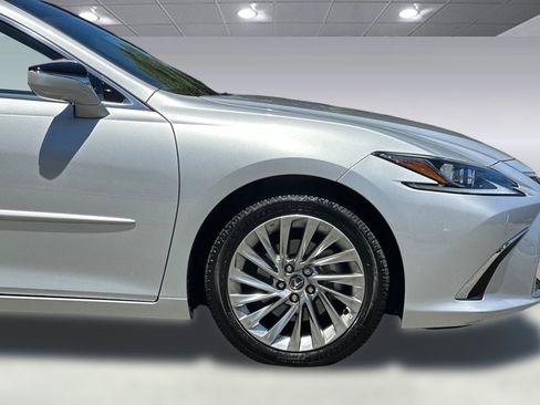 Used 2019 Lexus ES 300h w/ Accessory Package 2 FWD image 36