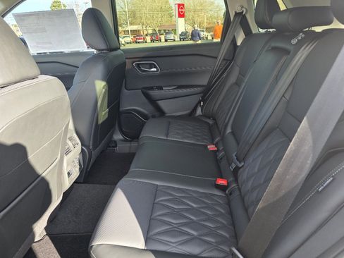 Used 2025 Nissan Rogue Platinum w/ Platinum Premium Package image 13