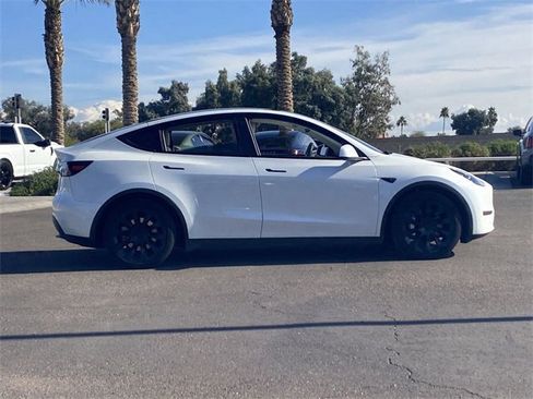 Used 2023 Tesla Model Y Long Range image 5