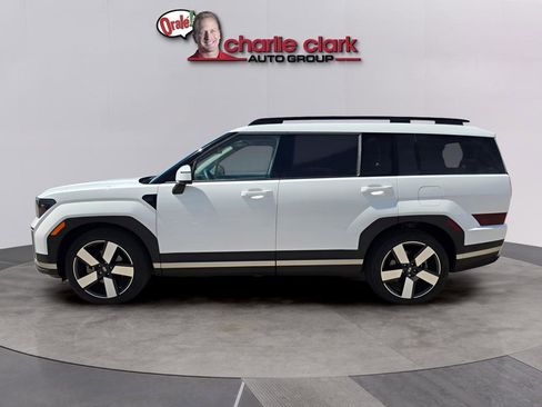Used 2025 Hyundai Santa Fe Limited AWD/4WD image 3