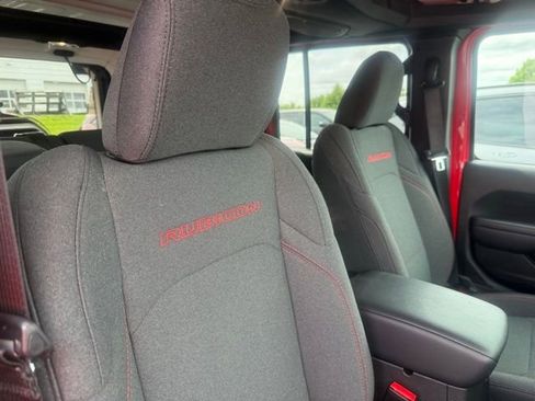 Used 2025 Jeep Wrangler Unlimited Rubicon AWD/4WD image 8