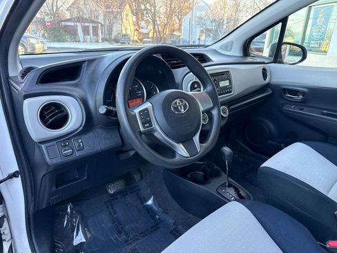 Used 2013 Toyota Yaris LE image 10