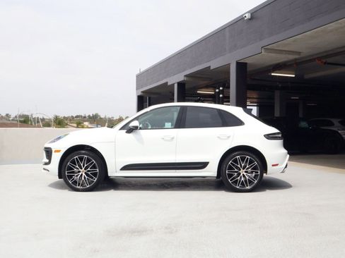 Certified 2025 Porsche Macan image 2