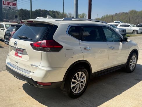 Used 2017 Nissan Rogue SV w/ SV Premium Package image 6