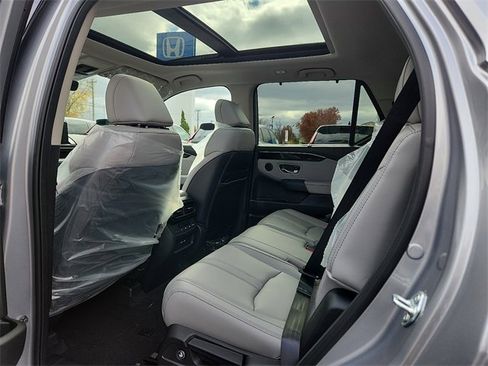 New 2025 Honda Pilot Touring image 10