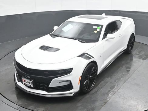 Used 2019 Chevrolet Camaro SS image 40