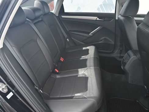 Used 2022 Volkswagen Passat 2.0T SE image 17