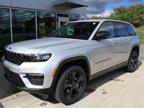 New 2025 Jeep Grand Cherokee Limited w/ Black Appearance Package image 3