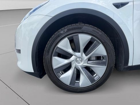 Used 2024 Tesla Model Y Long Range AWD/4WD image 30