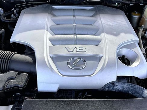 Used 2018 Lexus LX 570 w/ Luxury Package image 33