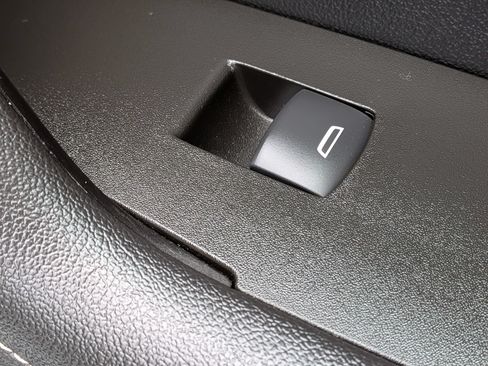 Used 2025 Chevrolet Blazer LT FWD image 34