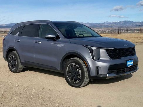 Used 2024 Kia Sorento S w/ Panoramic Sunroof Package image 2