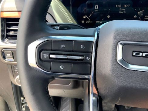 Used 2025 GMC Yukon XL Denali AWD/4WD image 23
