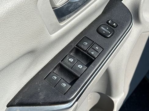 Used 2016 Toyota Camry SE w/ Four Season Floor Mat Package image 23